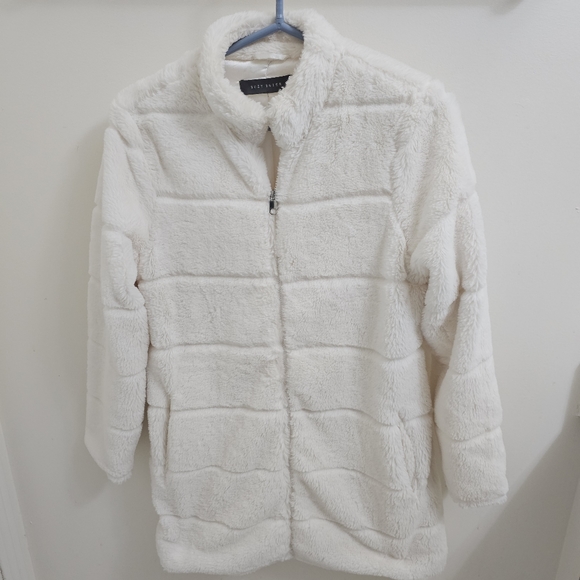 Plush Quilted Jacket from Suzy Shier Cream colour, size Medium - Picture 1 of 6
